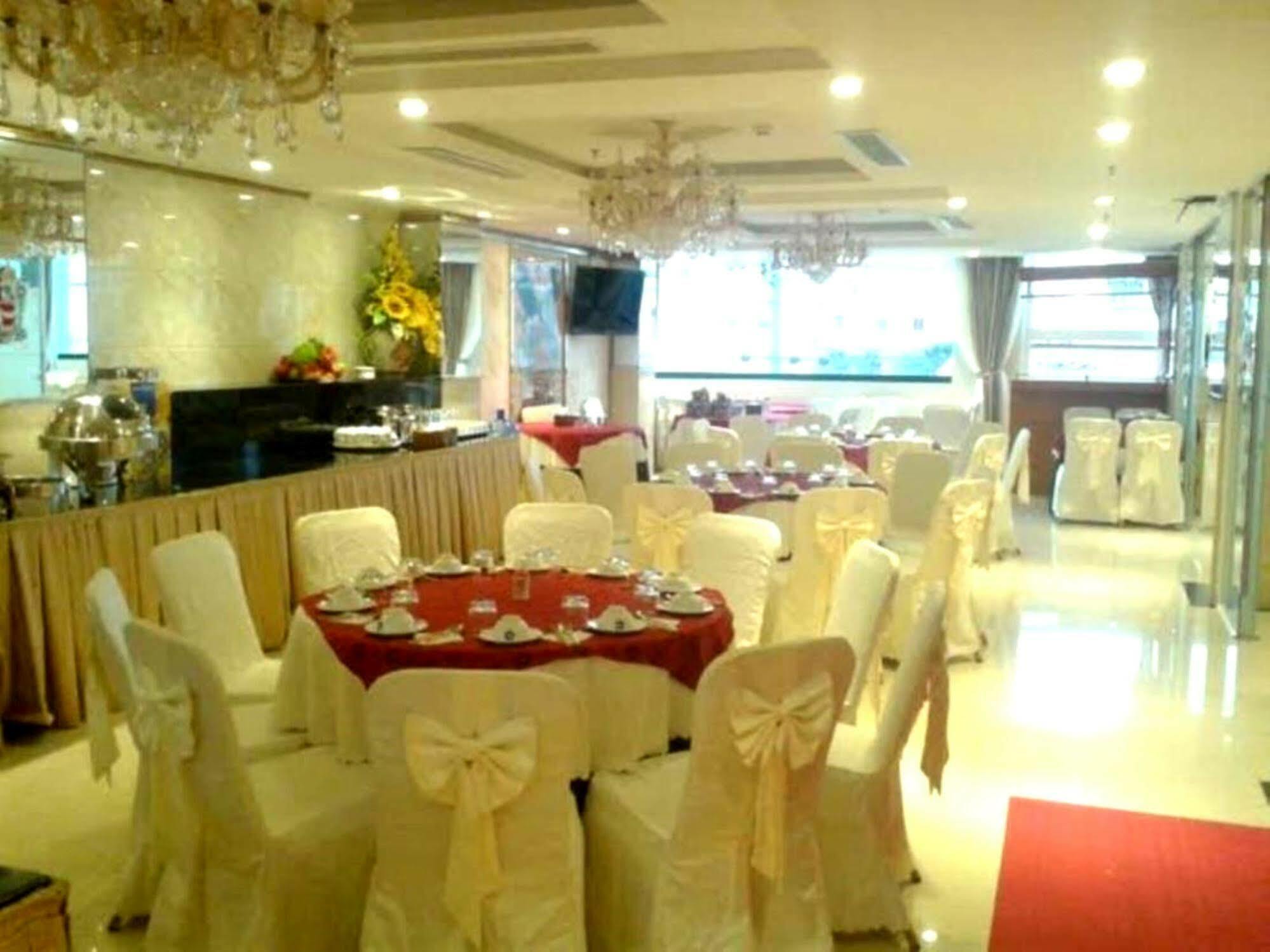 Bay Sydney Hotel Da Nang Esterno foto